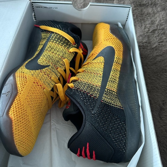 Nike Men's Yellow and Black Athletic Shoes